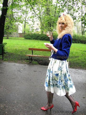 http://howtobeyourowndressmaker.blogspot.com/
