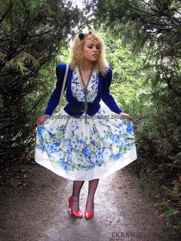 http://howtobeyourowndressmaker.blogspot.com/