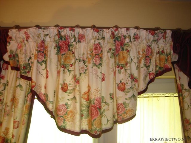 http://howtobeyourowndressmaker.blogspot.com/