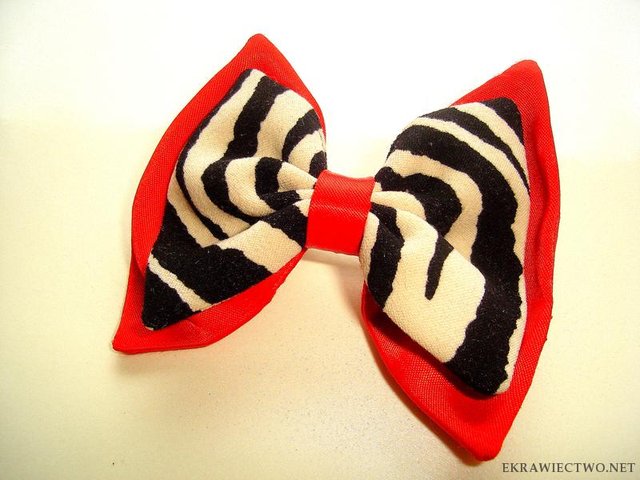 http://howtobeyourowndressmaker.blogspot.com/