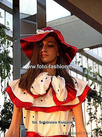 http://howtobeyourowndressmaker.blogspot.com/