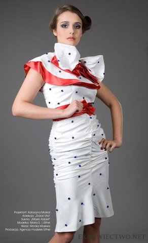 http://howtobeyourowndressmaker.blogspot.com/